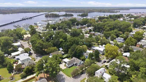 View/Area - 525 E 2nd St, Washington, NC 27889 photo 3 of 10