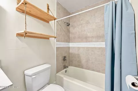 Bath - 525 E 2nd St, Washington, NC 27889 photo 4 of 4