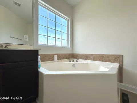 Bath - 424 Wolfe Ln, Hubert, NC 28539 photo 3 of 9
