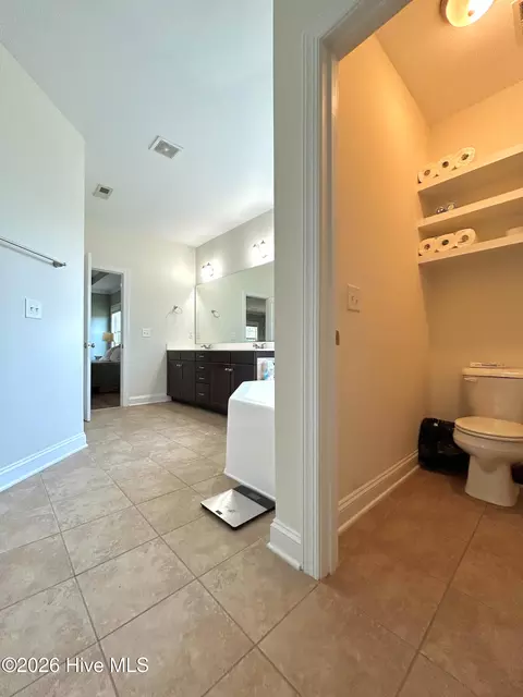Bath - 424 Wolfe Ln, Hubert, NC 28539 photo 5 of 9