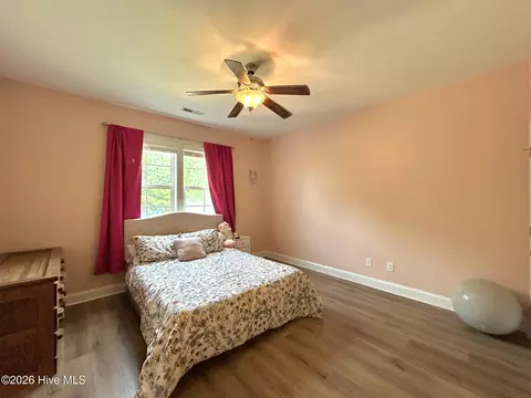 Bedroom - 424 Wolfe Ln, Hubert, NC 28539 photo 1 of 12
