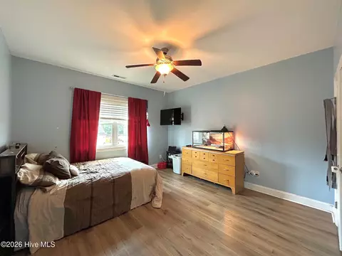 Bedroom - 424 Wolfe Ln, Hubert, NC 28539 photo 8 of 12