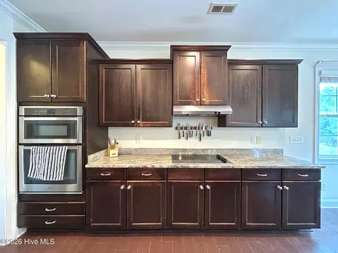 Kitchen - 424 Wolfe Ln, Hubert, NC 28539 photo 6 of 9