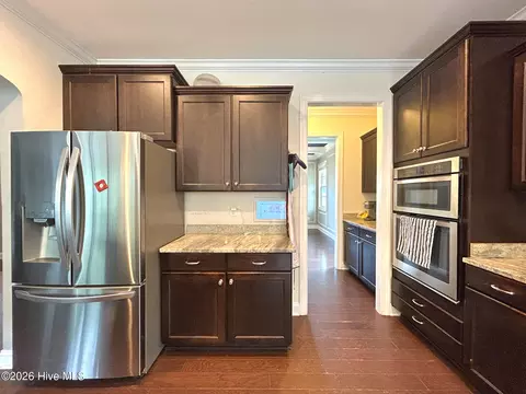 Kitchen - 424 Wolfe Ln, Hubert, NC 28539 photo 7 of 9