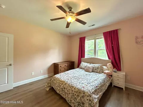 Bedroom - 424 Wolfe Ln, Hubert, NC 28539 photo 2 of 12
