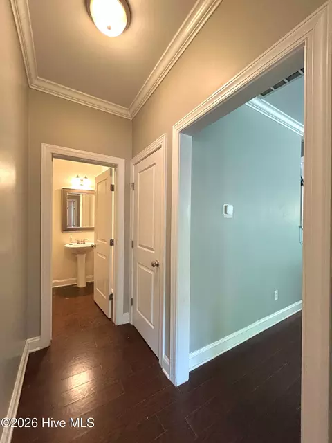 Entry Way - 424 Wolfe Ln, Hubert, NC 28539 photo 8 of 13