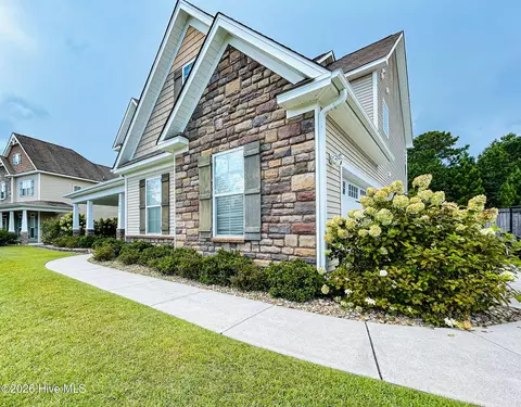 Exterior - 424 Wolfe Ln, Hubert, NC 28539 photo 1 of 15
