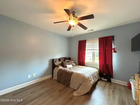 Bedroom - 424 Wolfe Ln, Hubert, NC 28539 photo 10 of 12