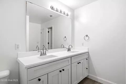 Bath - 122 Pond View Cir, Hampstead, NC 28443 photo 1 of 2