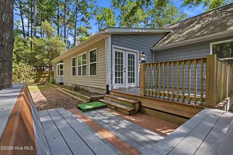 Exterior - 122 Pond View Cir, Hampstead, NC 28443 photo 3 of 7