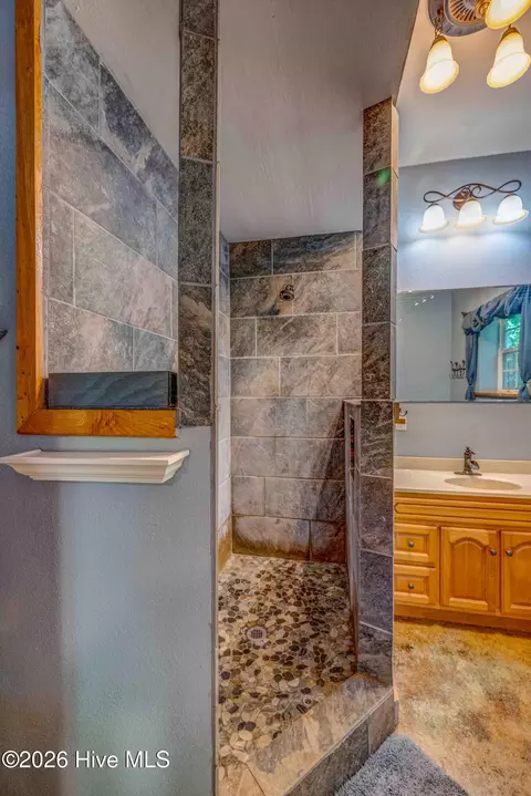 Bath - 15 Ranger Hl, Murphy, NC 28906 photo 1 of 5