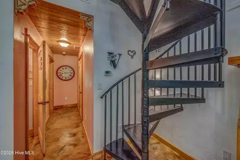 Entry Way - 15 Ranger Hl, Murphy, NC 28906 photo 1 of 3