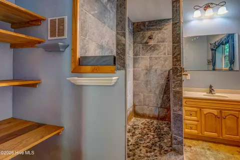 Bath - 15 Ranger Hl, Murphy, NC 28906 photo 3 of 5