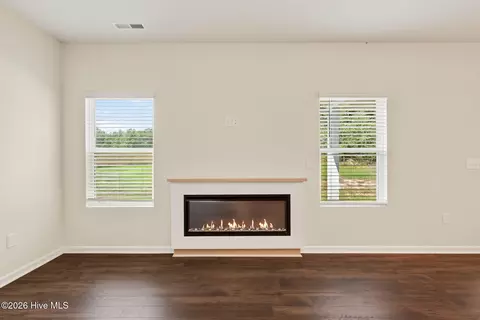 Living - 111 Rubyfield Ct, Fremont, NC 27830 photo 2 of 3