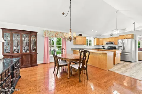 Dining - 101 Pamlico Pl, Chocowinity, NC 27817 photo 2 of 3