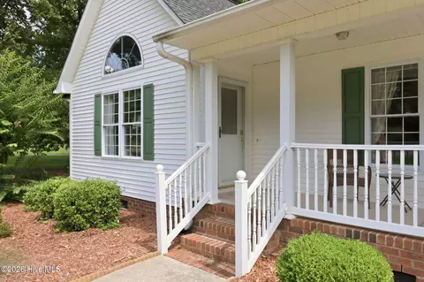 Exterior - 101 Pamlico Pl, Chocowinity, NC 27817 photo 7 of 15