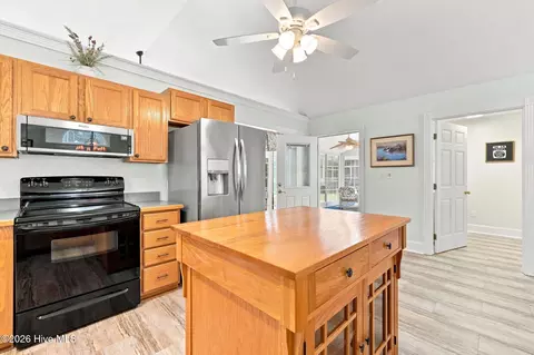 Kitchen - 101 Pamlico Pl, Chocowinity, NC 27817 photo 6 of 6