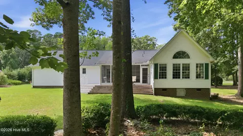 Exterior - 101 Pamlico Pl, Chocowinity, NC 27817 photo 5 of 15