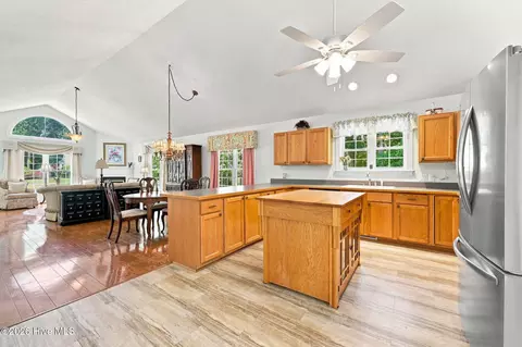 Kitchen - 101 Pamlico Pl, Chocowinity, NC 27817 photo 3 of 6