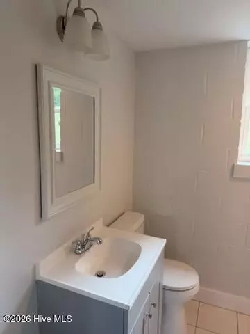 Bath - 2410 Eagle Dr, Augusta, GA 30906 photo 1 of 2
