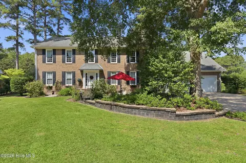 8002 Club House Dr, New Bern, NC 28562