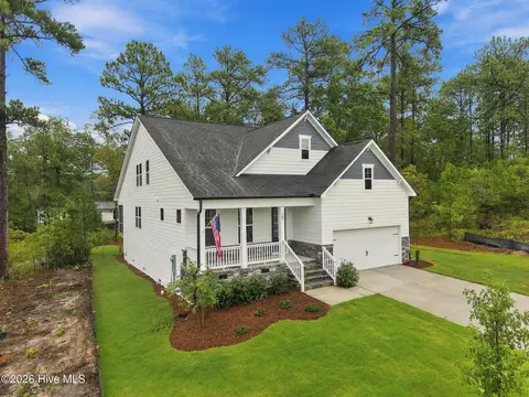347 Queensferry Ln, Aberdeen, NC 28315