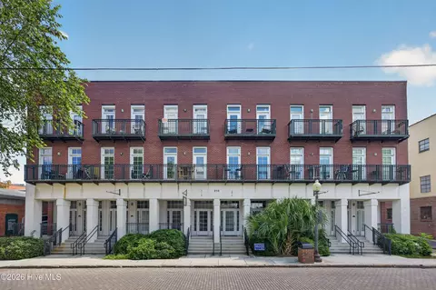 215 S Water St #107, Wilmington, NC 28401