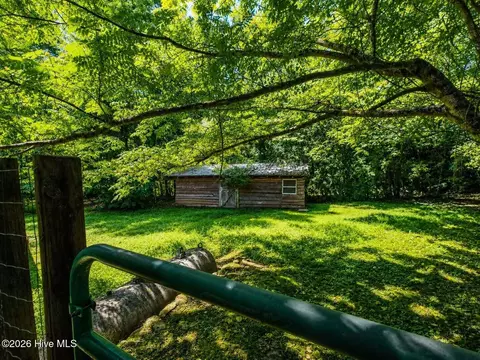 197 Pounding Mill Con, Hayesville, NC 28904 photo 8