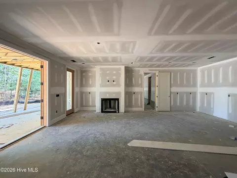 Living - 10 Overcup Ln, Pinehurst, NC 28374 photo 1 of 2