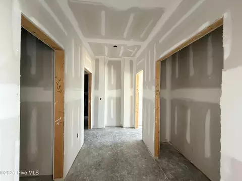 Entry Way - 9 Lake Side Ct, Pinehurst, NC 28374 photo 3 of 6