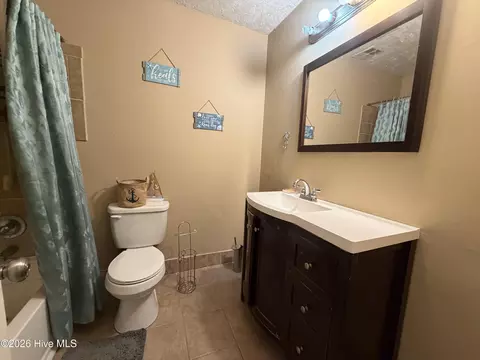 Bath - 2304 Rockview Dr, Augusta, GA 30906 photo 1 of 2