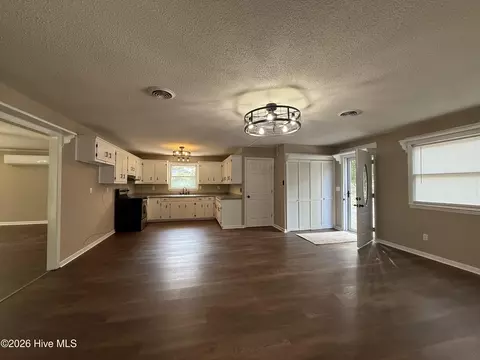 Living - 818 Ridge Ave, Thomson, GA 30824 photo 3 of 4