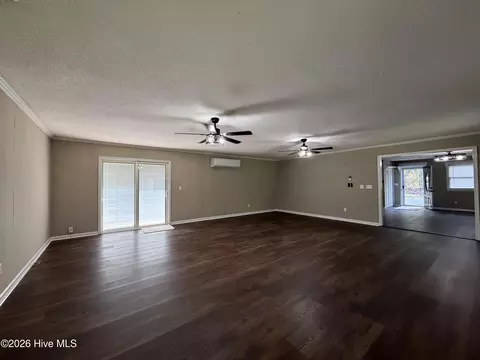 Living - 818 Ridge Ave, Thomson, GA 30824 photo 2 of 4