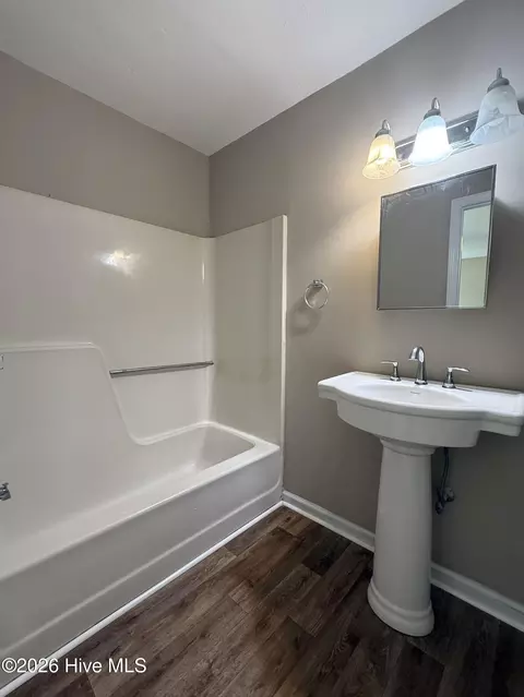 Bath - 818 Ridge Ave, Thomson, GA 30824 photo 1 of 3