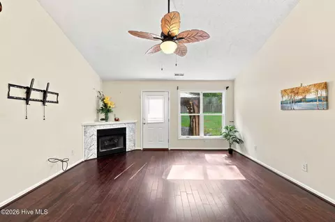 Living - 320 Hiscott Ln #320, Pinehurst, NC 28374 photo 2 of 5