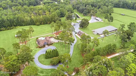 509 Cross Country Ln, Southern Pines, NC 28387