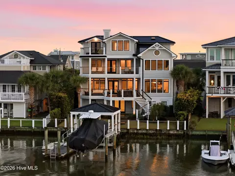 13 Bermuda Dr, Wrightsville Beach, NC 28480