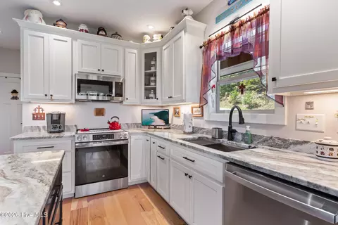 Kitchen - 455 Point Overlook Trl, Murphy, NC 28906 photo 3 of 6