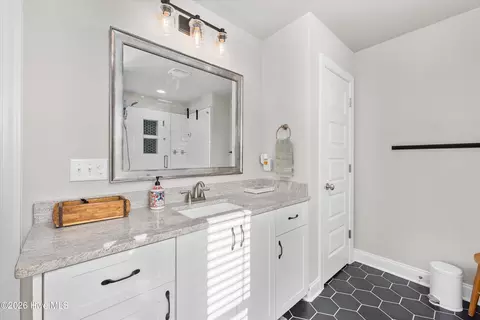 Bath - 620 Whitney Shoals Rd, Evans, GA 30809 photo 6 of 7