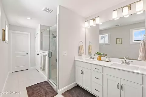 Bath - 281 E Maritt St, Hampstead, NC 28443 photo 2 of 3