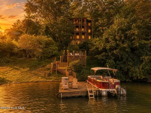 4 Lakeside Trl, Robbinsville, NC 28771