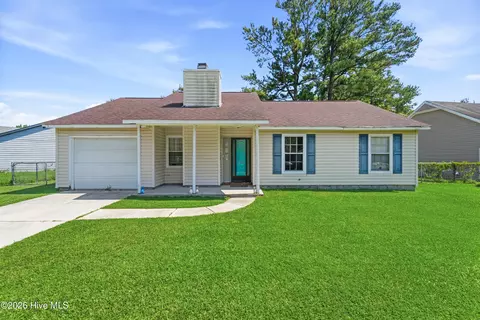 118 Hunting Green Dr, Jacksonville, NC 28546
