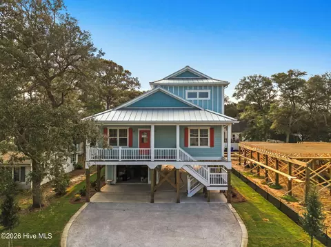 110 NE 41st St, Oak Island, NC 28465