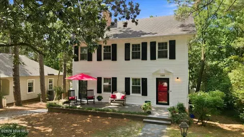 160 N Ridge St, Southern Pines, NC 28387
