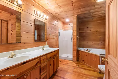 Bath - 960 Ogreeta Rd, Murphy, NC 28906 photo 3 of 7