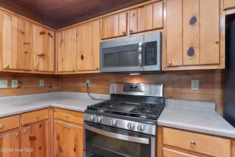 Kitchen - 960 Ogreeta Rd, Murphy, NC 28906 photo 3 of 4