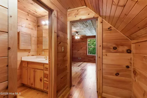 Entry Way - 960 Ogreeta Rd, Murphy, NC 28906 photo 10 of 13