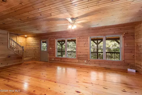 Living - 960 Ogreeta Rd, Murphy, NC 28906 photo 3 of 6
