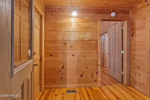 Entry Way - 960 Ogreeta Rd, Murphy, NC 28906 photo 1 of 13