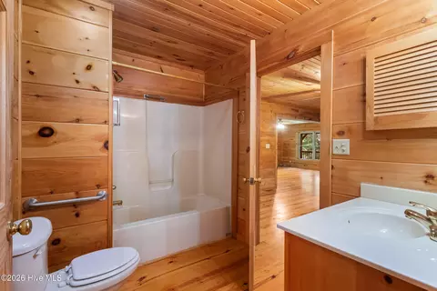 Bath - 960 Ogreeta Rd, Murphy, NC 28906 photo 1 of 7